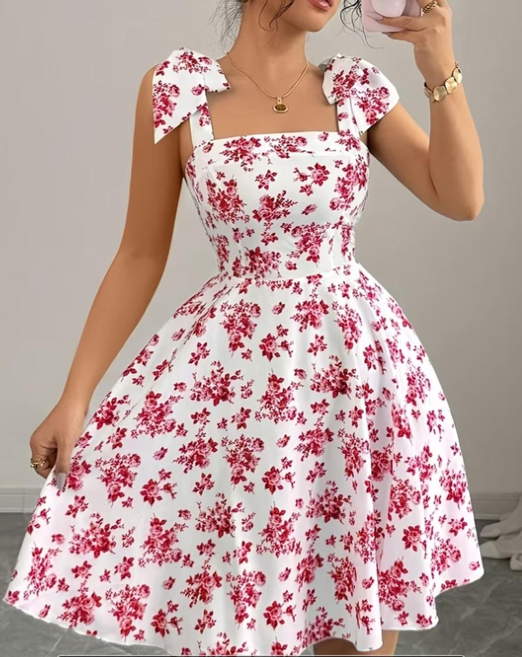 Vestido corto floreado rosa